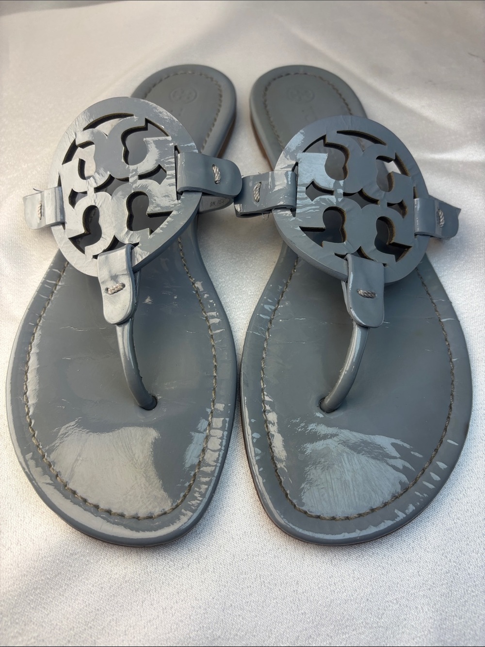 Tory Burch Patent Miller Leather Logo Sandals in Slate Gray